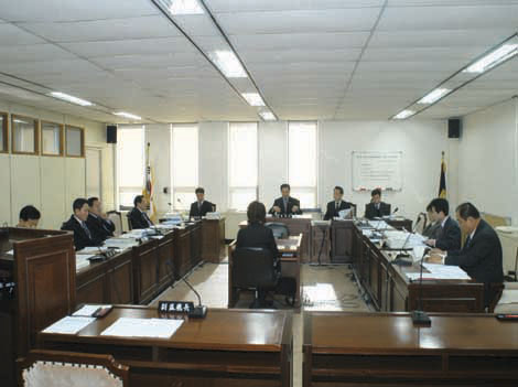 예산결산특별위원
회 위원들의 심도
있는 예산심의 대표이미지