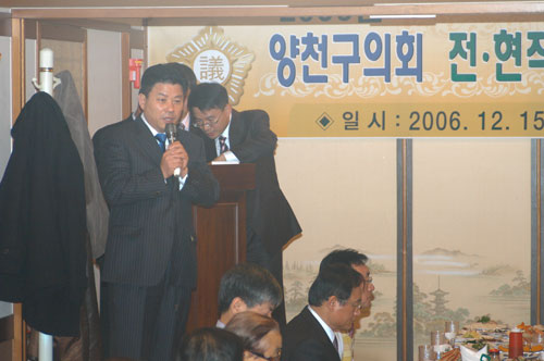 전직.현직 양천구의회 의원 간담회에서 인사말씀하는 모습 대표이미지