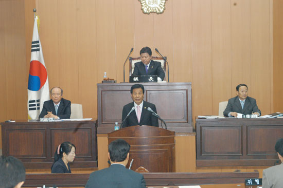 본회의장 인사말 대표이미지