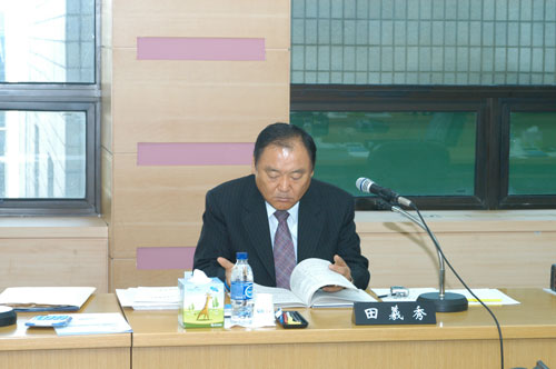 행정사무감사장에서 대표이미지