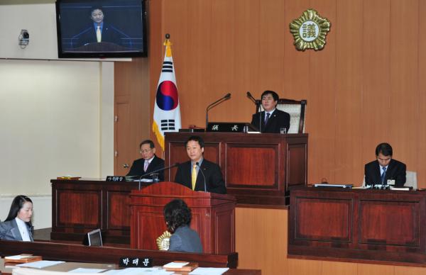 제196회 임시회 이제학 구청장 시정연설 모습 대표이미지