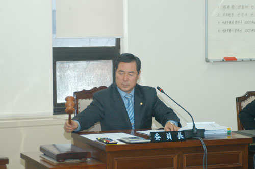 2007년도 예산결산특별위원회 진행하는 모습 대표이미지