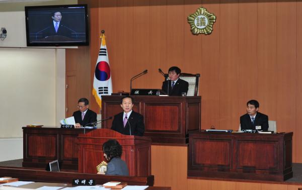 이희 신임 부구청장 인사 모습 대표이미지