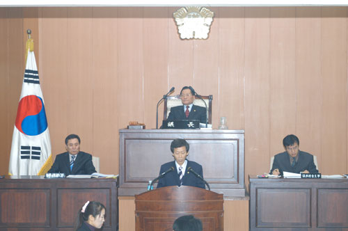 행정사무감사 보고 모습 대표이미지