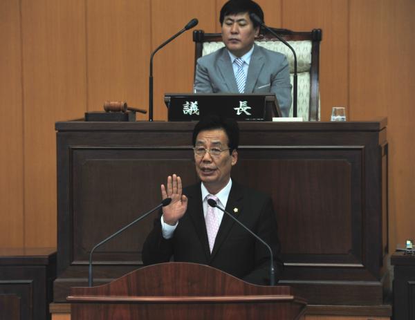 제207회 양천구의회 임시회 당선자 선서모습 대표이미지