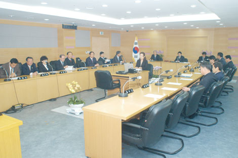 행정감사특별위원
회 행정감사장면
(2005.11.23) 대표이미지