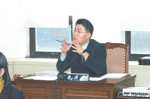 복지건설상임위원회 회의장에서 대표이미지