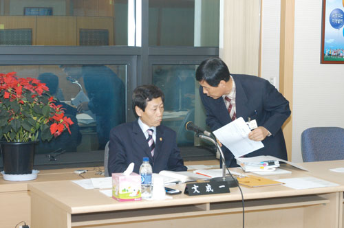 행정사무 감사장에서 대표이미지