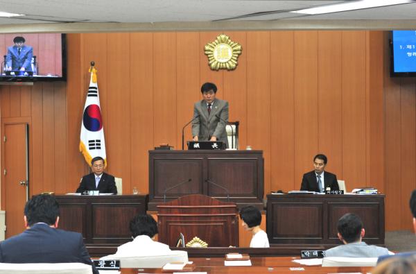 양천구의회 위형운 의장 의사진행 모습 대표이미지