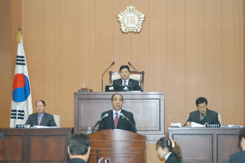제161회 2차정례회에서 구정질문하는 모습 대표이미지