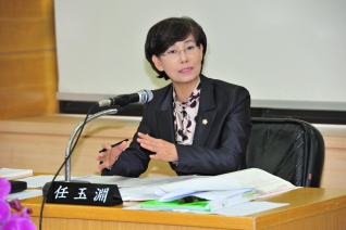 행정사무감사 질의 모습 대표이미지
