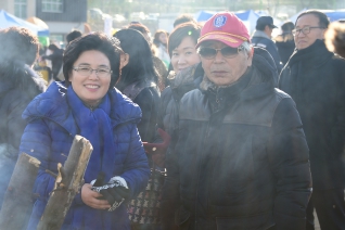 양천장애인자립생활센터를 방문해서 장애인분들에게 차별없는 의정활동을 할것을 설명하고 있는 모습 대표이미지