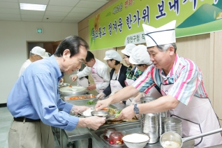 한가위맞이 어르신 식당배식봉사 모습 대표이미지