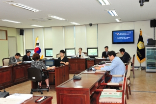 2011년도 예산결산특별위원회 회의진행 모습 대표이미지