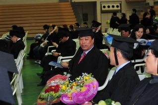 강웅원의원 대학졸업식 모습 대표이미지