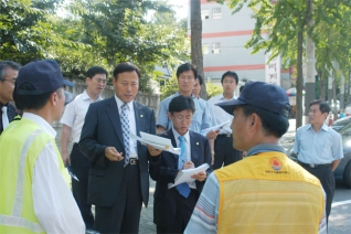 시설관리공단 신월6,7동복개주차장 현장조사 특위활동하고 있는 모습 대표이미지