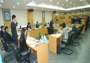 2009년도 양천구의회 행정사무감사 실시

1. 감사기간
 ○ 2009. 12. 1(화) ～ 12. 7(월) <7일간>

2. 감사실시 대상기관
 ○ 의회사무국, 구본청(5개국 2담당관), 보건소(3개과),
     동주민센터(3개동주민센터), 시설관리공단 및 관련현장 대표이미지