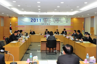 양천구의회 행정재경위원회 행정사무감사 모습 대표이미지