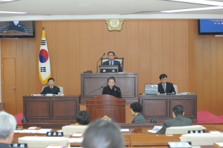 222회 임시회 본회의 예산결산위원장 보고 대표이미지