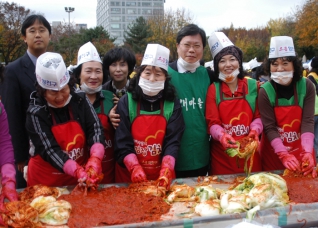 양천구의회 임옥연의원 김치담그기 자원봉사 축제 참석 대표이미지