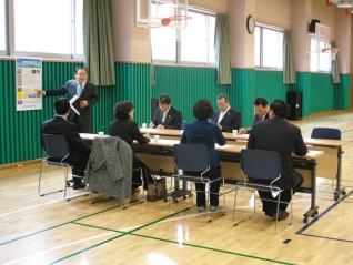 제171회 임시회 중 목동체육센터 현장 의정활동 하는 모습 대표이미지
