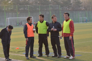 구의회 구청간 친선 축구대회 개최(해누리축구장) 대표이미지