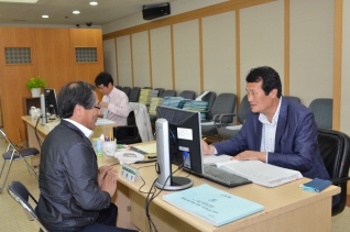 2010년 세출예산결산감사장에서 대표이미지