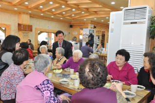 목4동 경로당 어르신 무료 점심식사(착한낙지) 대표이미지