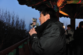 2011년 용왕산 해맞이 행사 위형운 의장 축사 모습 대표이미지