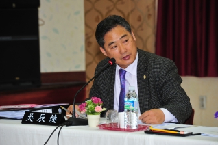 행정사무감사 질의 모습 대표이미지