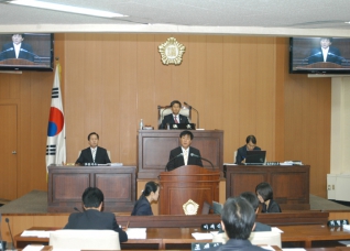 제184회 양천구의회 제1차 정례회 제2차본회의
위형운 의원 구정질문 사진 대표이미지
