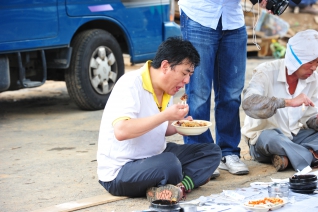 위형운의장 SOS어린이마을 자원봉사체험 모습 대표이미지