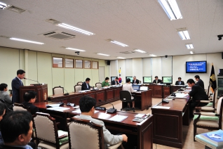 2010예산결산특별위원회 회기모습 대표이미지