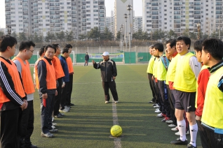 구의회 구청간 친선 축구대회 개최(해누리축구장) 대표이미지