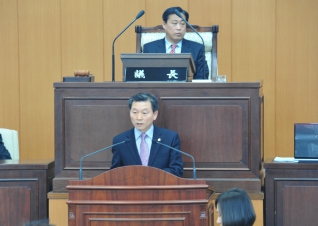 214회 임시회 이강길 행정재경위원장 구정질문 대표이미지
