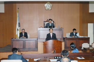 제156회 임시회
(2006. 7. 12)에
서 행정재경위원장
에 선출된 후 인사
말을 하는 문병상 
의원 대표이미지