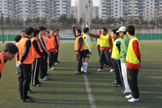구의회 구청간 친선 축구대회 개최(해누리축구장) 대표이미지