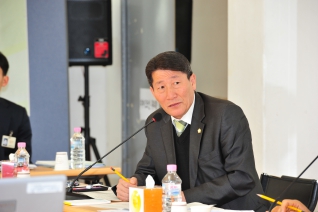 행정사무감사 질의 모습 대표이미지