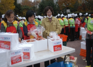 양천구의회 남궁금순의원 김치담그기 자원봉사 축제 참석 대표이미지