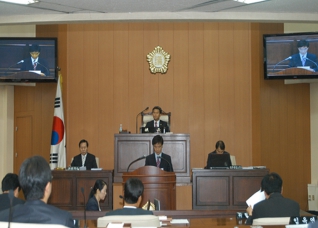 제184회 양천구의회 제1차 정례회 제2차본회의
김연수 의원 구정질문 사진 대표이미지