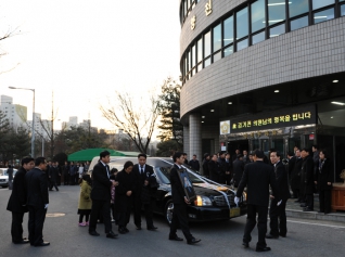 고 김기천의원 운구차량 양천구의회 노제모습 대표이미지