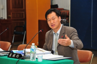 행정사무감사 질의 모습 대표이미지