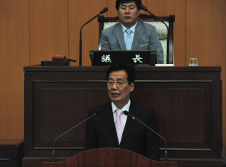 제207회 양천구의회 임시회 당선자 선서모습 대표이미지