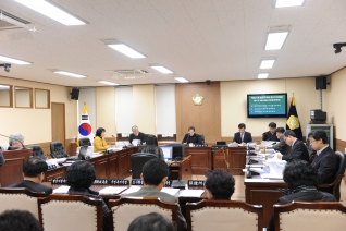 221회 정례회 예산결산 위원회 회의모습 대표이미지