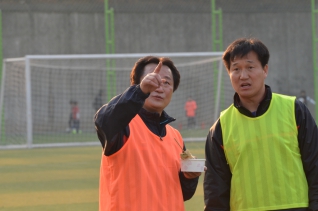 구의회 구청간 친선 축구대회 개최(해누리축구장) 대표이미지