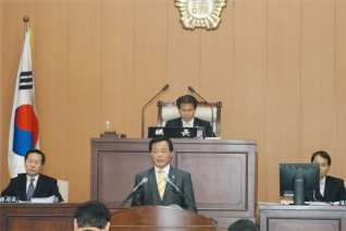 제181회 임시회 2차본회의에서 구정질문하는 모습 대표이미지