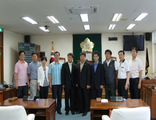 ◎ 행정재경위원회 지방의회 비교시찰

  - 방문기간 : 2009. 8.10 ~ 8.11

  - 방문기관 : 전남 강진군청(청자빚기체험), 강진군의회

  - 방문목적
    . 강진군의회를 방문하여 행정재경위원회 운영상황 및
      본회의장 의사진행 상황등 전반적인 회의운영 상황을
      살펴보고, 위원회 관심사항에 대한 상호의견 교환
    . 자치단체가 대표 브랜드를 갖고 추진하는 청자빚기 현장
      을 직접 방문 대표이미지