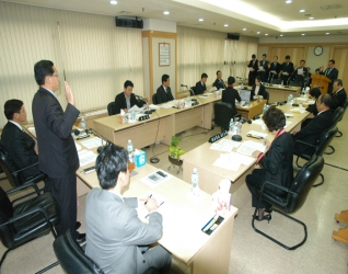 2009년 행정사무감사 복지건설위원회 건설교통국 선서 모습  대표이미지