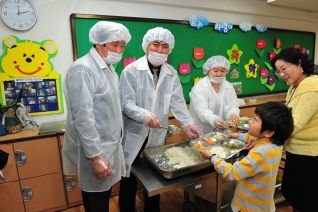 초등학교 무상급식 배식봉사(양원초등학교) 대표이미지