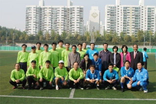양천구의회 의원들과 양천구 생활체육협의회 회원간 친선축구대회 실시 대표이미지